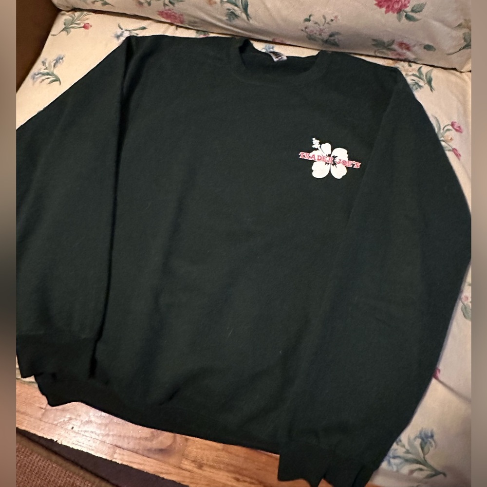 GREEN CREWNECK RESERVED FOR @leaderblossom